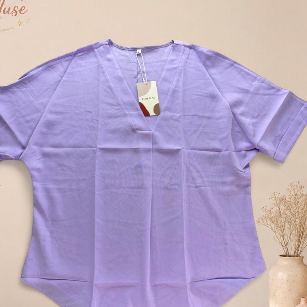 Egretlac lavender blouse with a relaxed fit